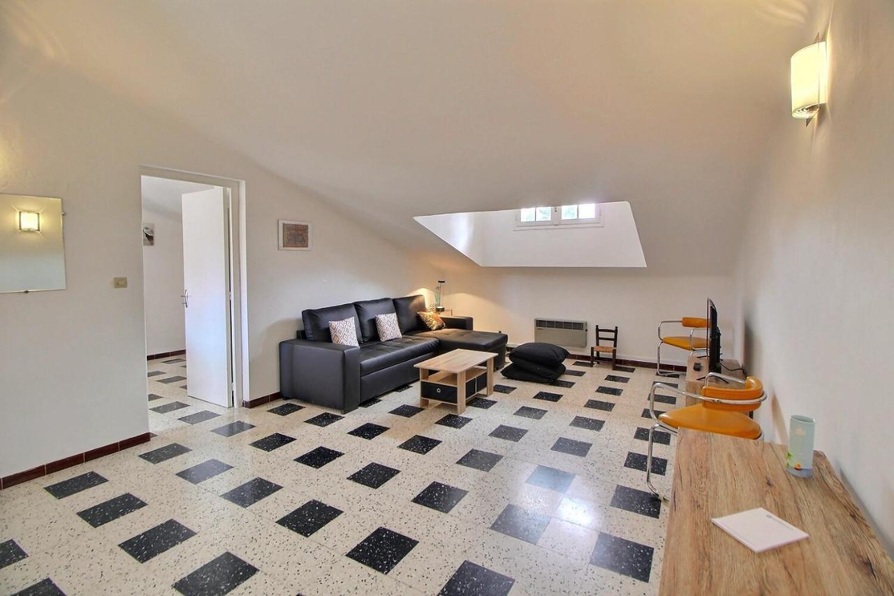 Meuble Trois Etoiles Au Premier Etage D'Une Maison Typique Сен-Сиприен Экстерьер фото